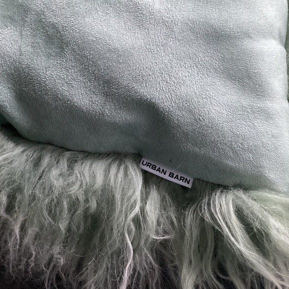 URBAN BARN SAGE GREEN LARGE SQUARE MONGOLIAN SHEEP FUR PILLOW - Picture 9 of 10